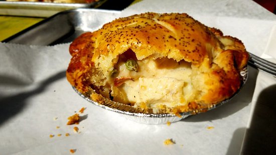 Se7en Bites signature dishes Chicken Pot Pie
Minnie Pearl
Signature Chicken Biscuit
